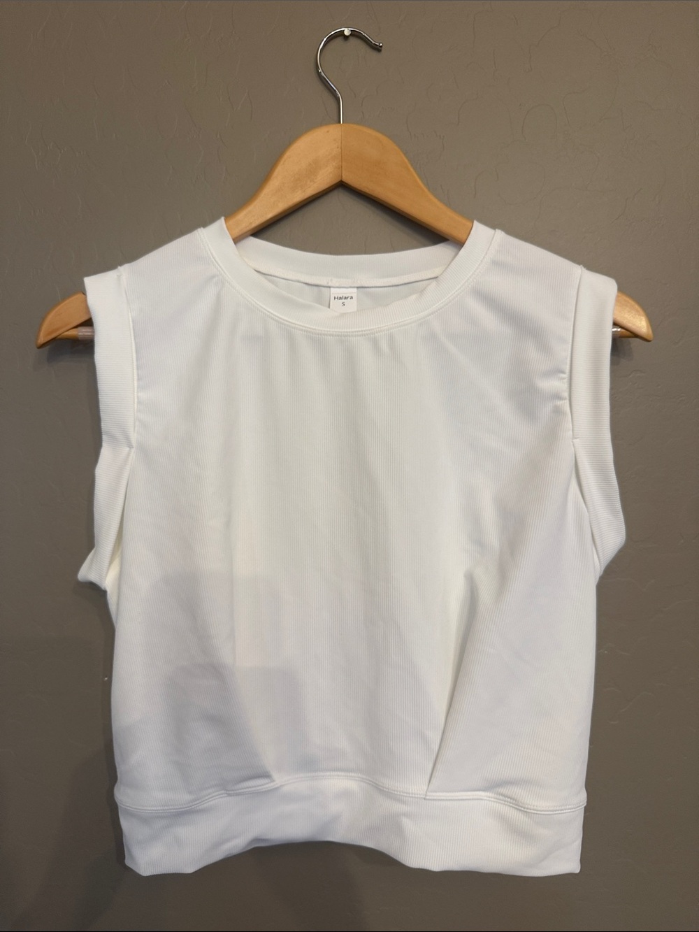 HALARA White Sleeveless Muscle Tee (NWOT)